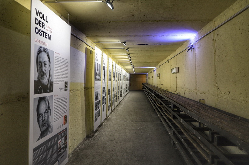 Ausstellungsgang zur Geschichte des Bunkers